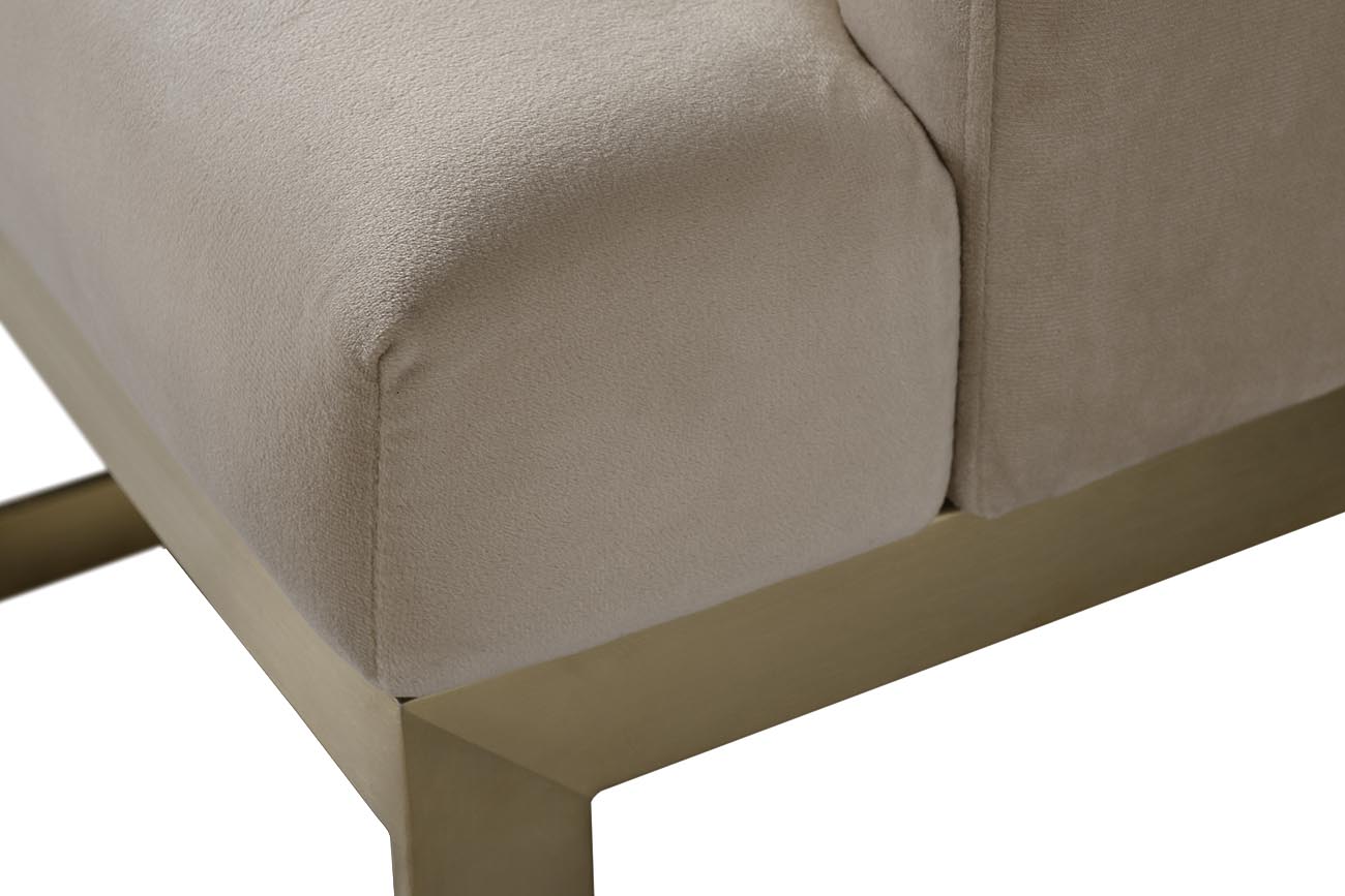 Стул на металлическом каркасе светло-бежевый 4