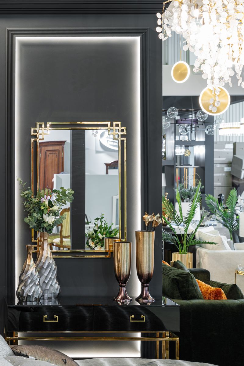 Ваза металлическая черно-золотистая 2