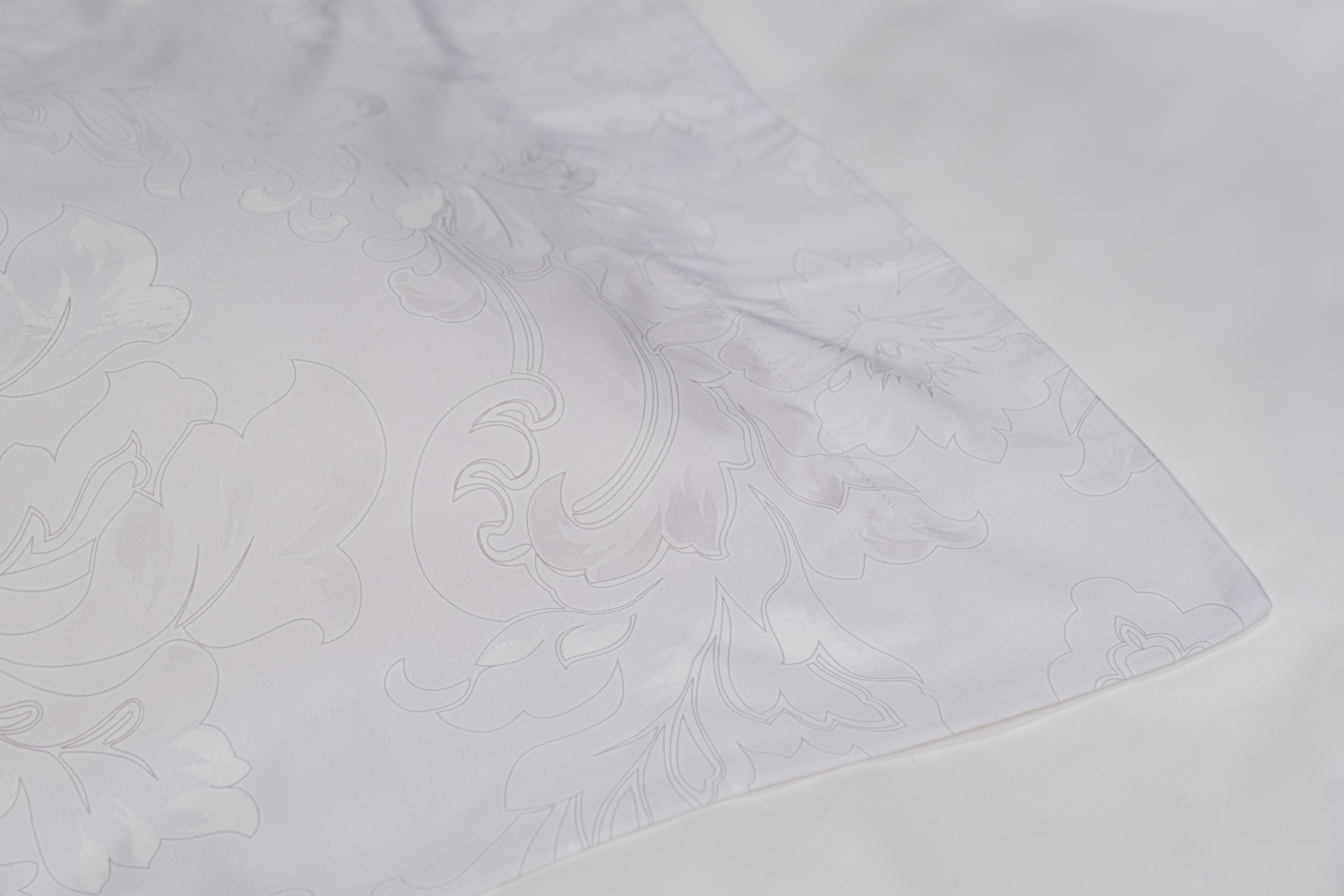 Комплект постельного белья «Лоренцо» белый 145х210см с наволочками 50х70см 9