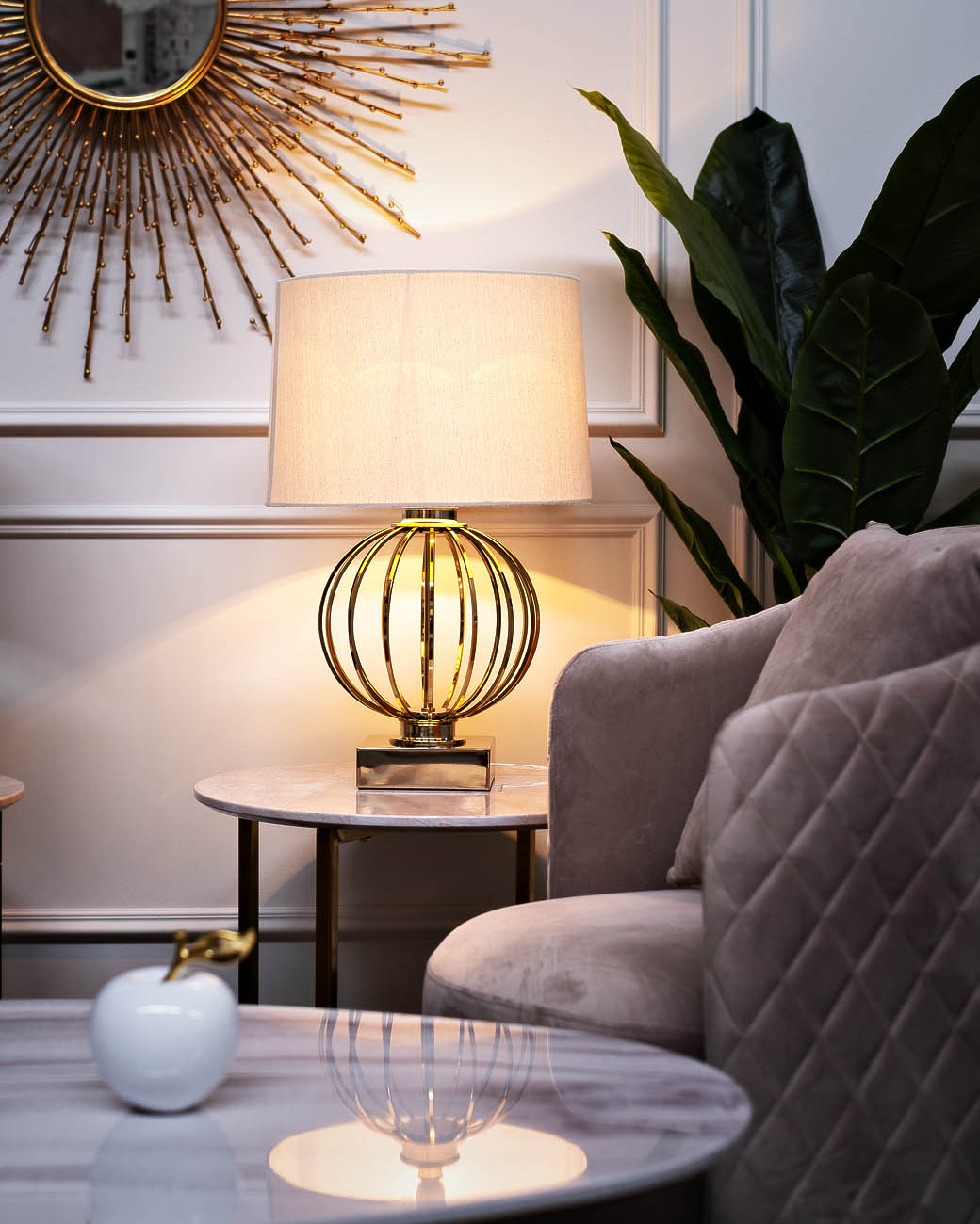 Настольная лампа золотая 3