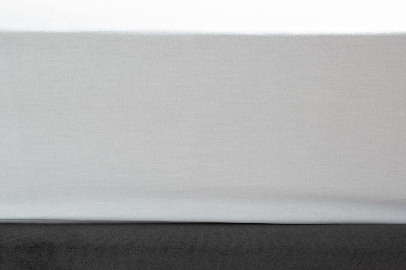 Простыня сатиновая 240х180см белая 3