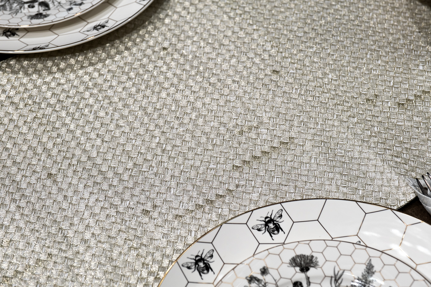 Текстильная дорожка для стола «Брасс» бежевая 3