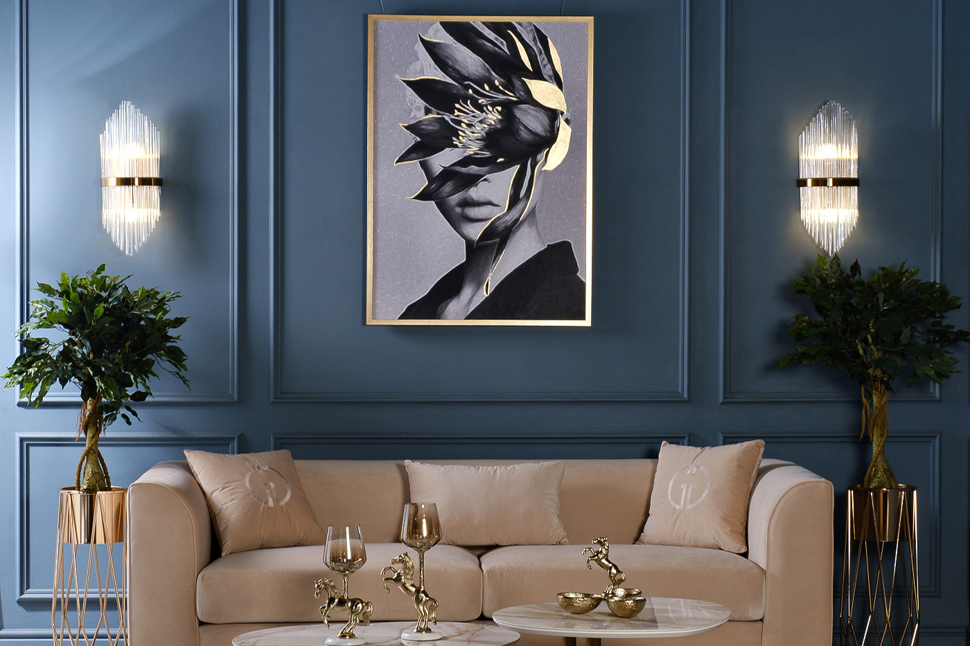 Холст «Девушка с цветами-1» в золотом багете 3