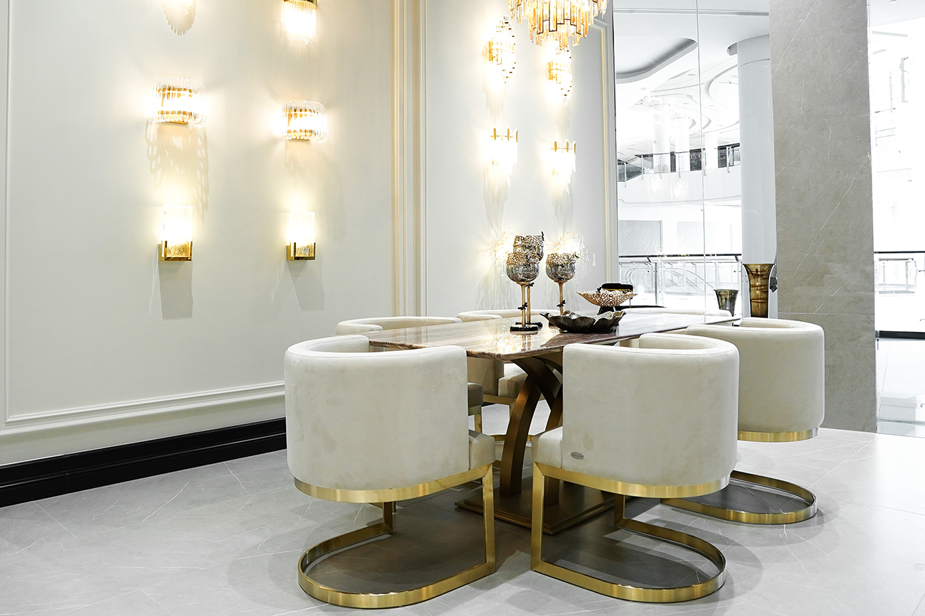 Стул на металлическом каркасе светло-бежевый 7