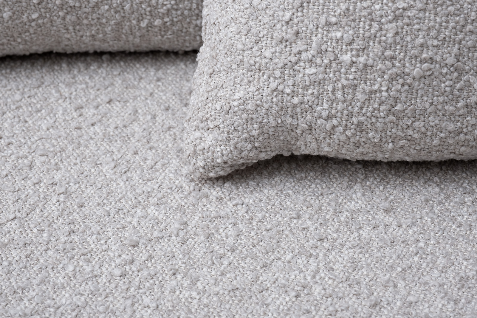 Диван Toulon трехместный букле бежевый 6