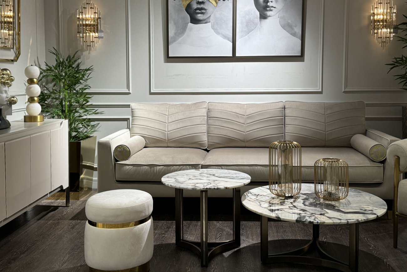 Пуф велюровый кремовый 5