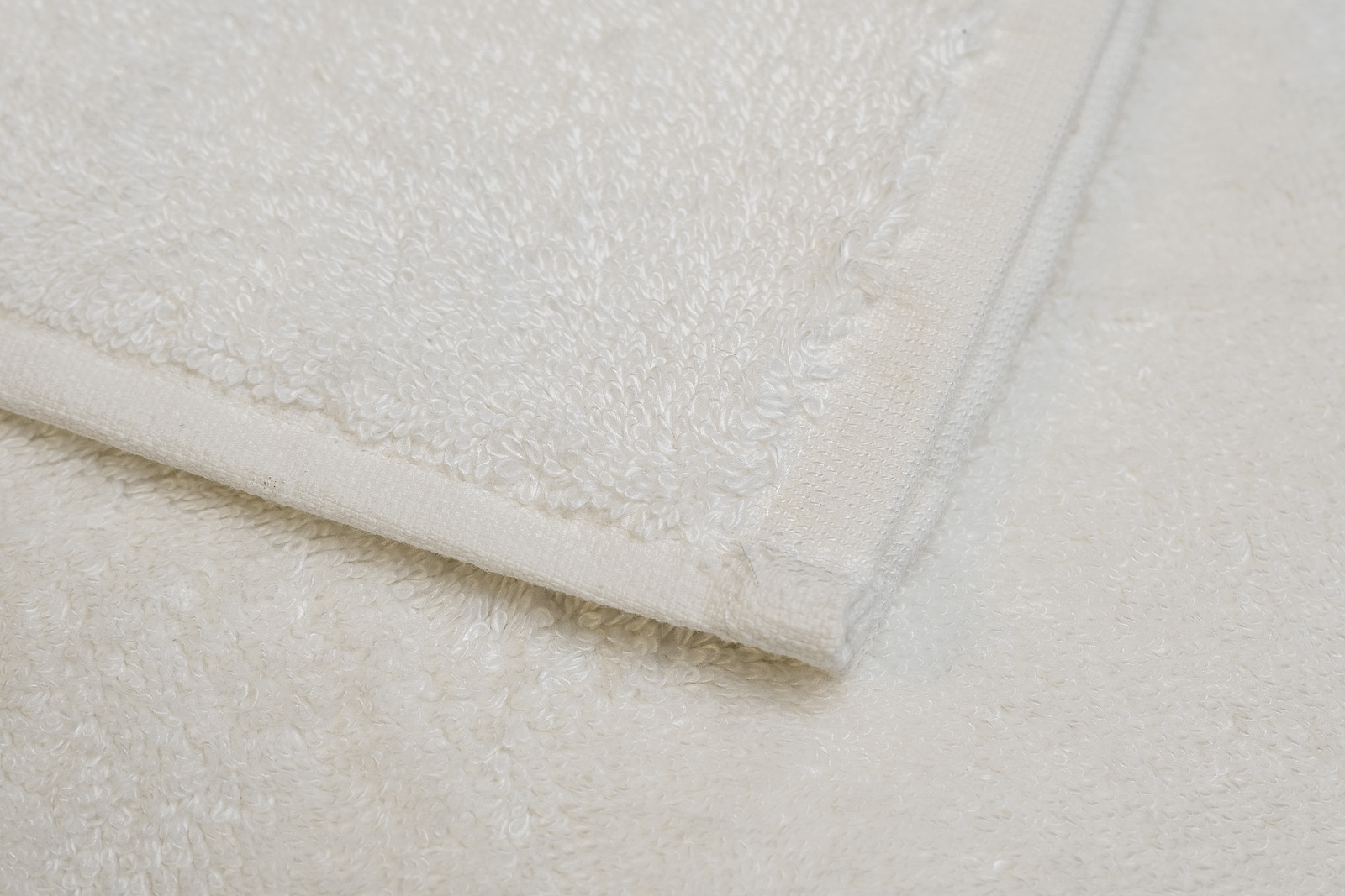 Полотенце «Лирика» 50*90 белое 4