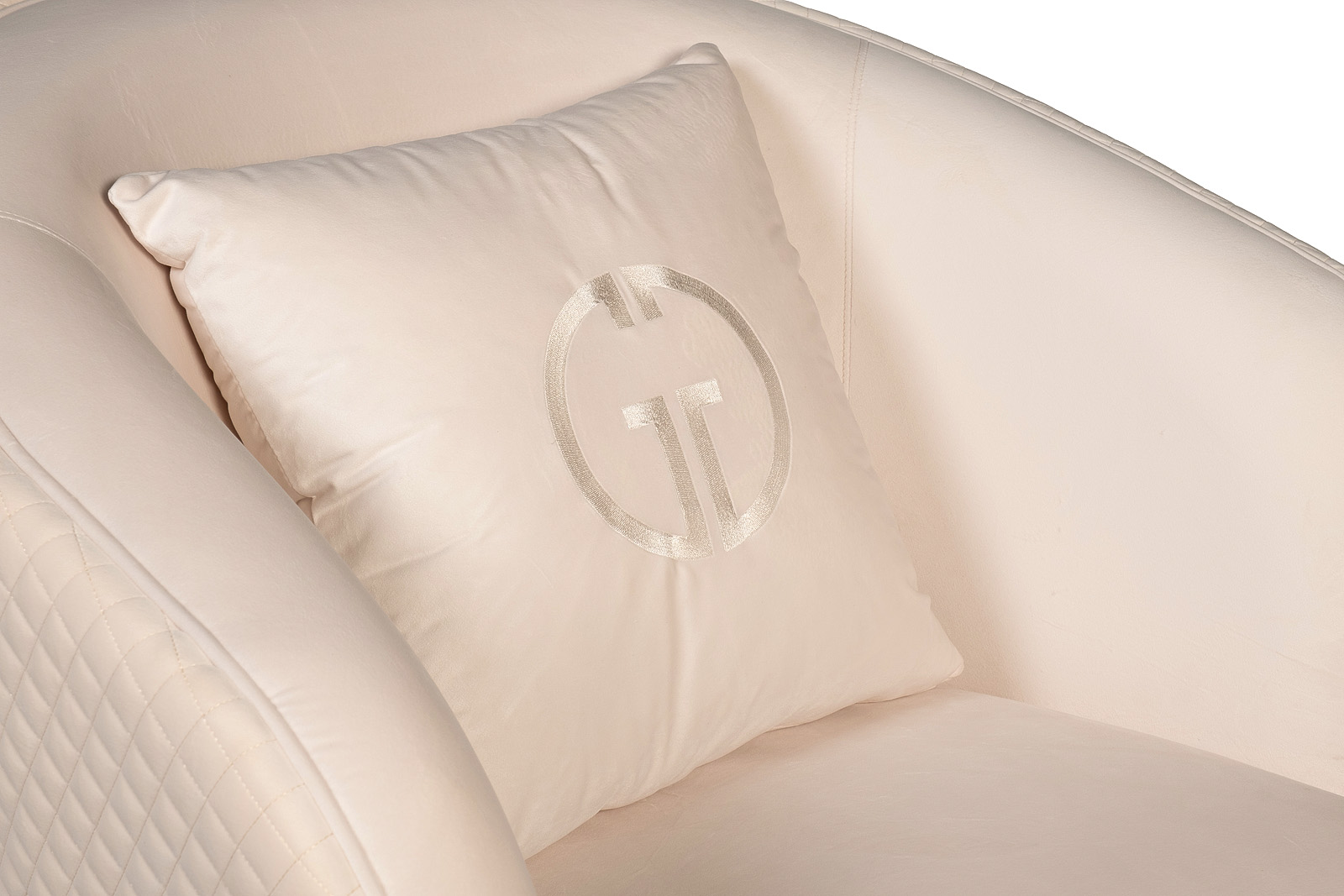 Кресло Olten велюровое кремовое 3