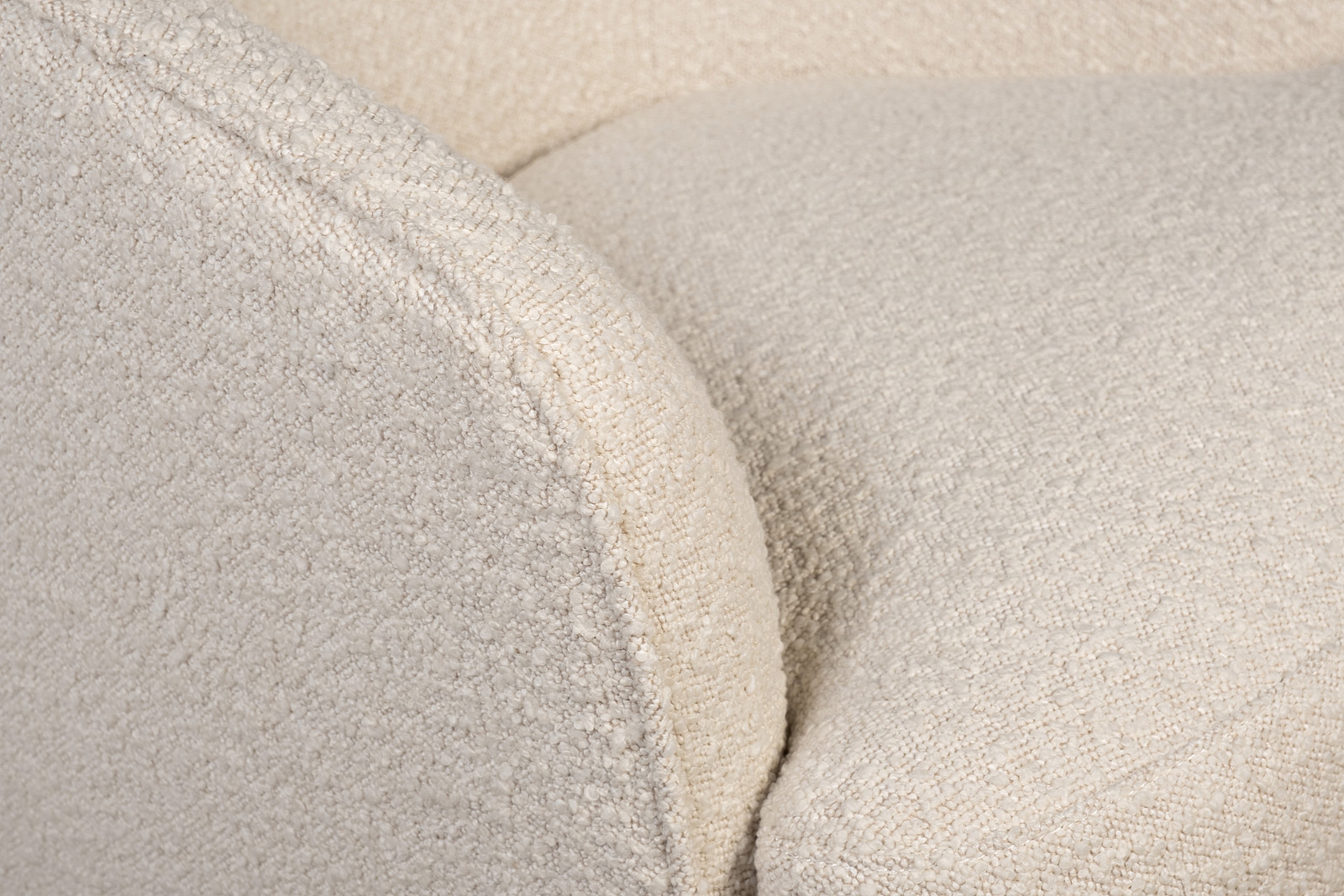 Кресло поворотное букле бежевое 3