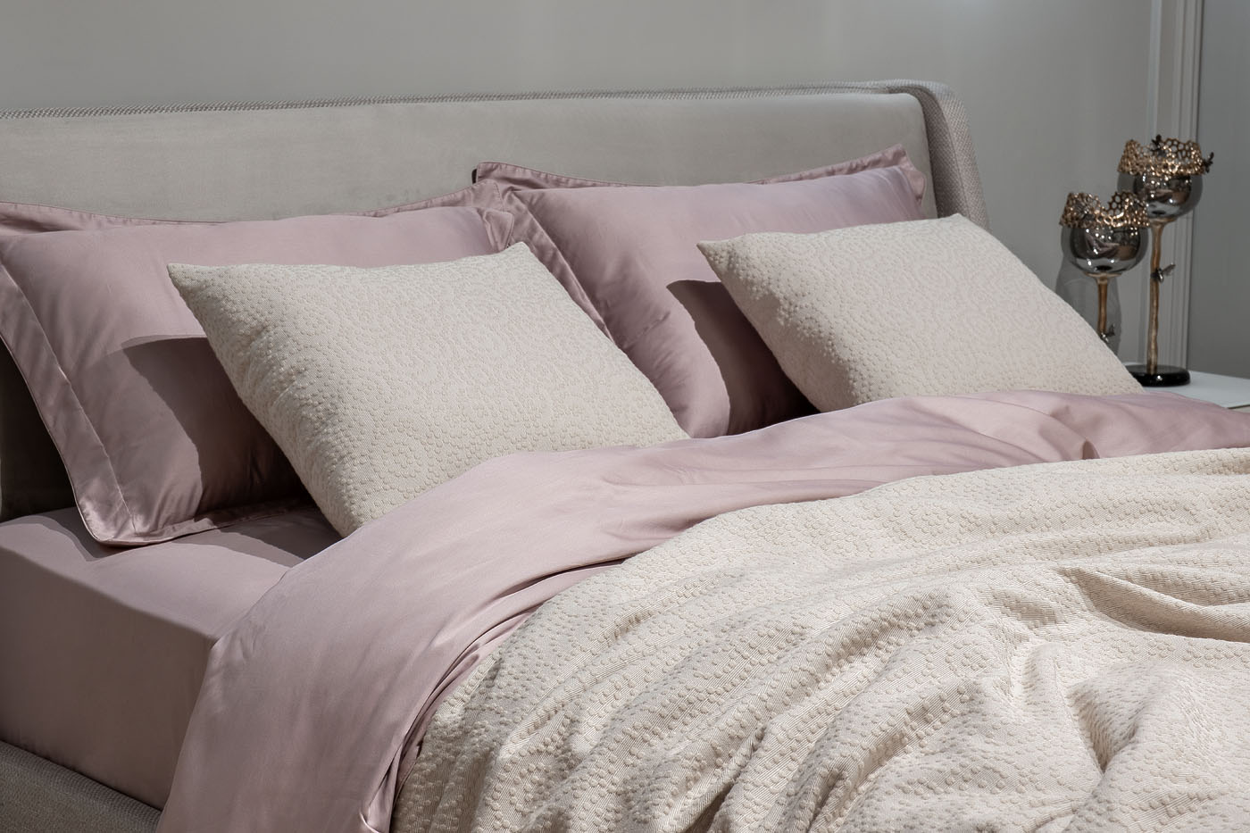 Наволочка декоративная «Иллюзия» 50х50см бежевая 2