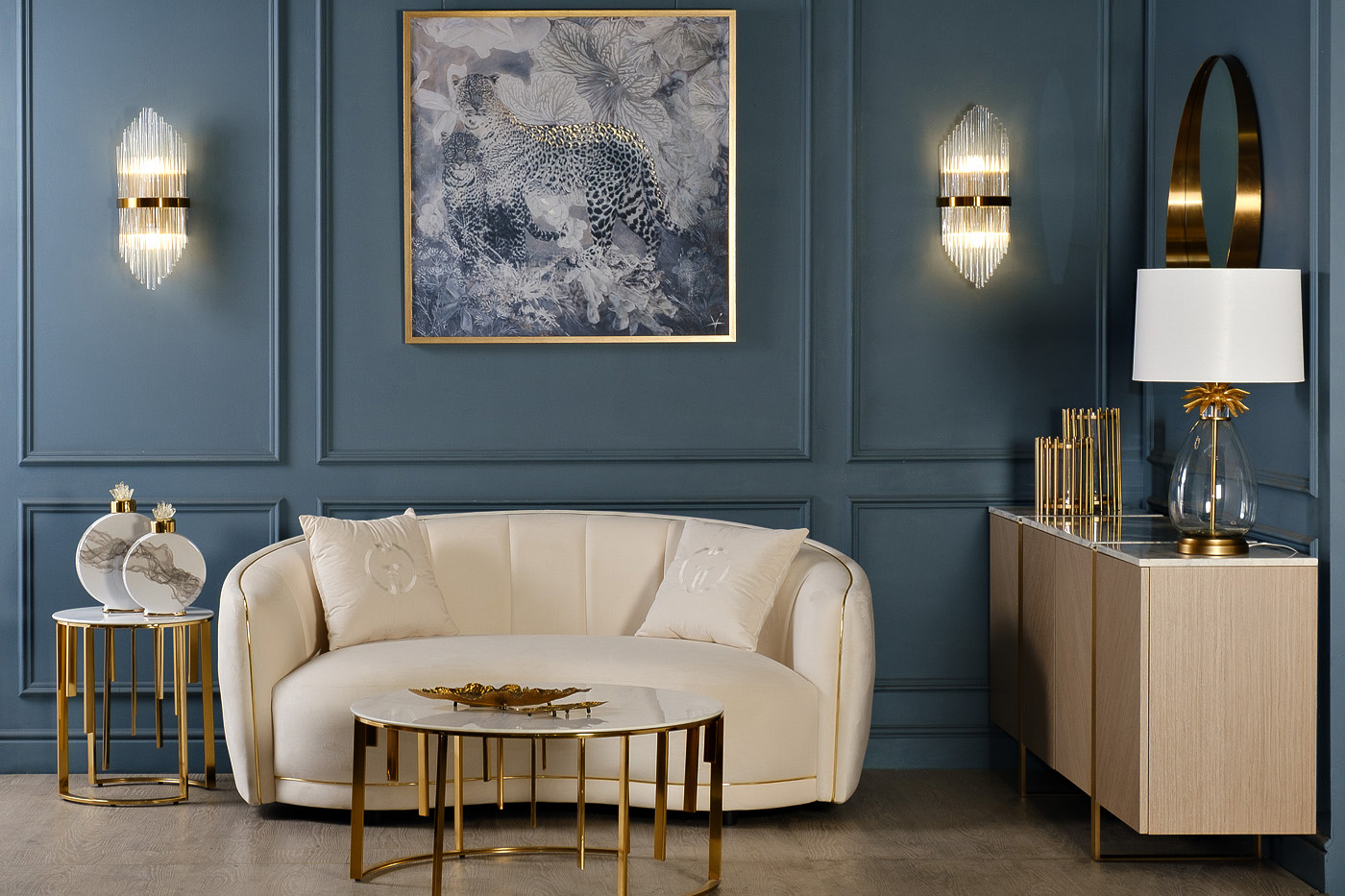 Диван двухместный велюровый бежевый с кантом 7