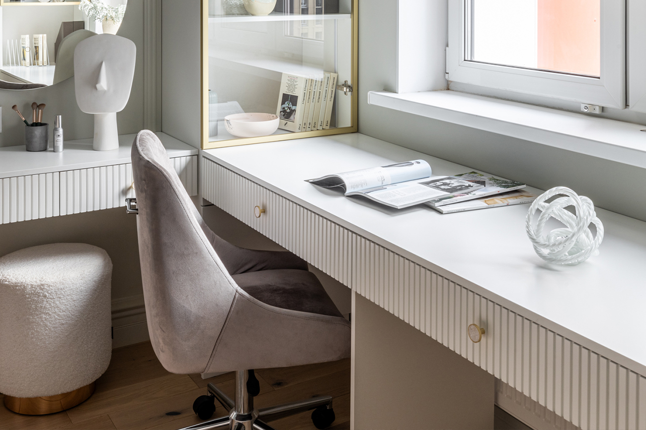 Кресло офисное серое велюровое/хром 8