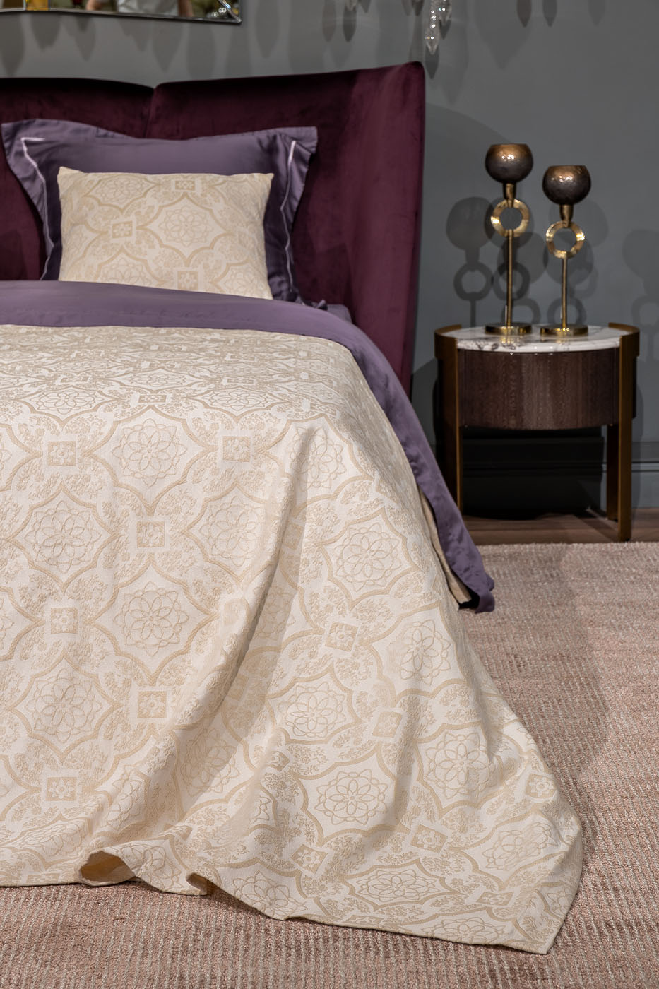 Наволочка декоративная «Тиара» 50х50см бежевая 2