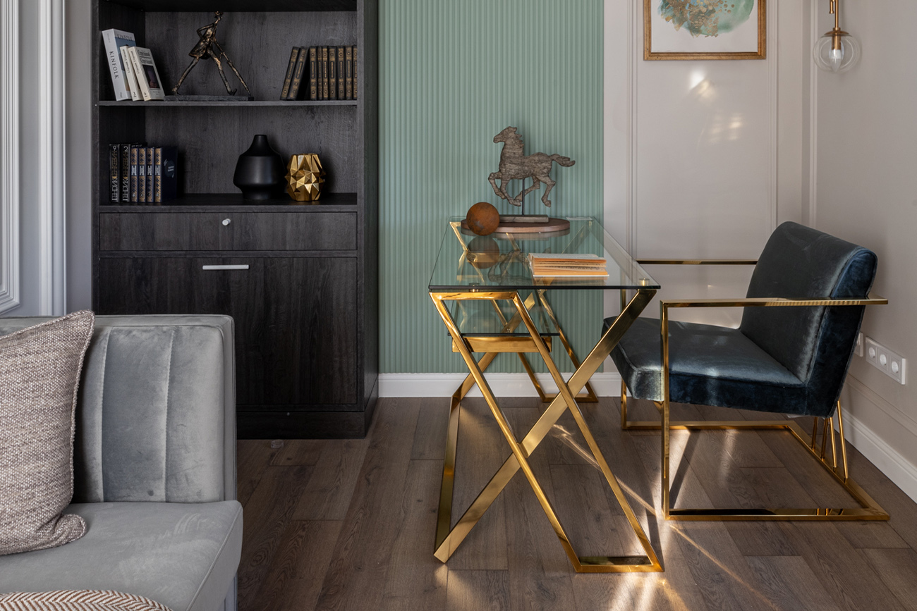 Стол письменный прозрачное стекло/золото 6