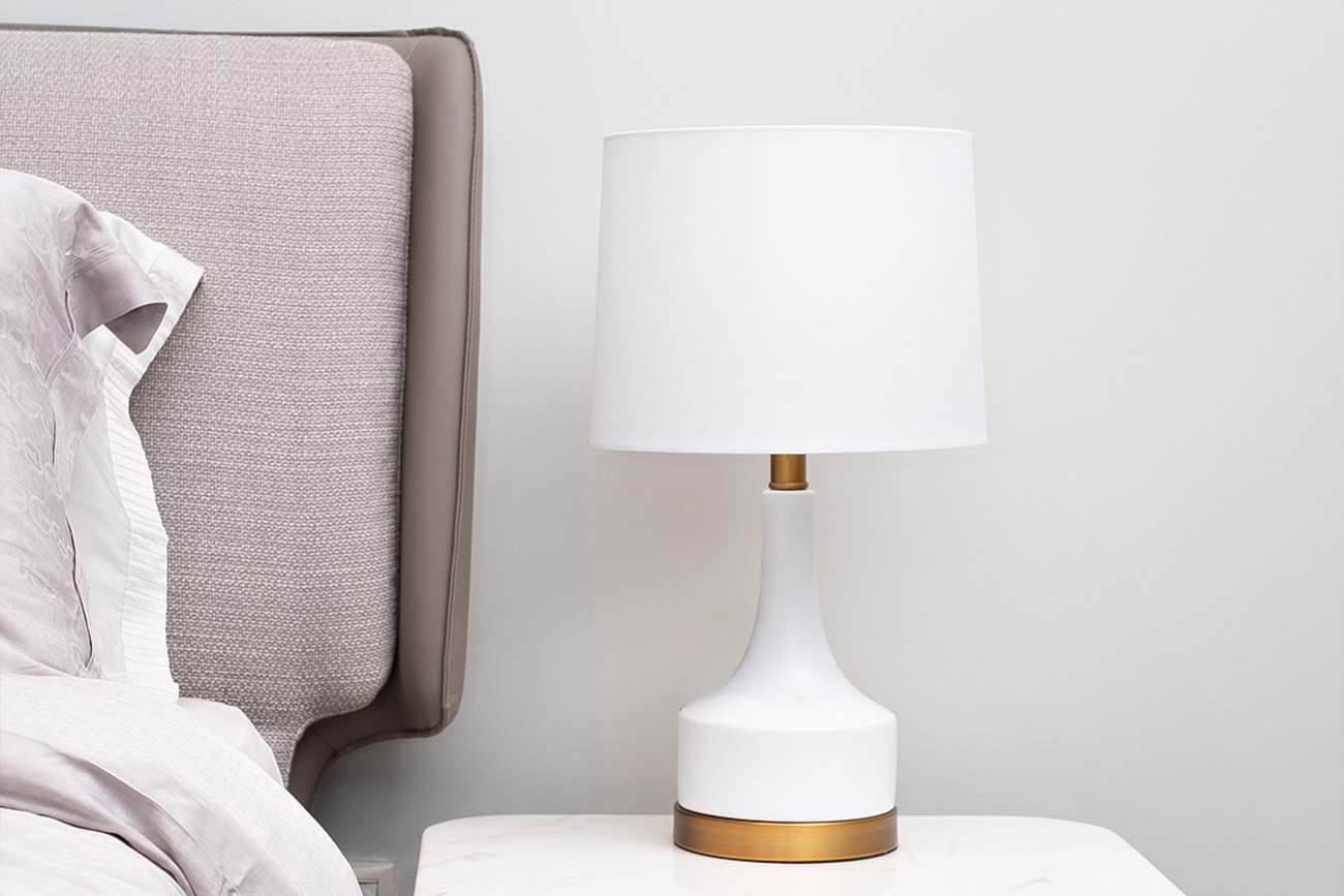 Лампа настольная (белый плафон) 2