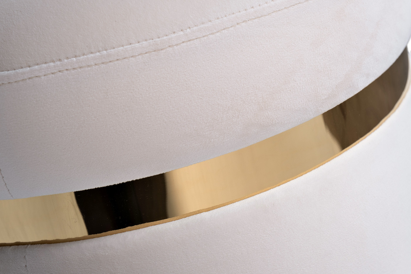 Пуф велюровый кремовый 3