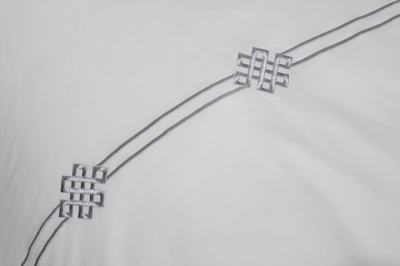 Комплект постельного белья «Арктик» с вышивкой кинг сайз 220х240см серый 6