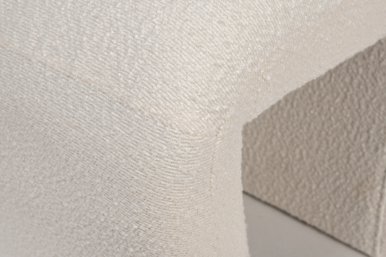 Пуф букле белый 2