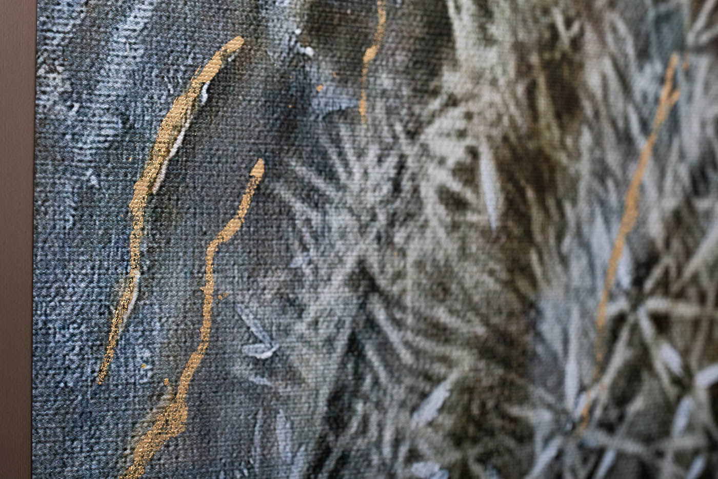 Холст «Нежность» в багете латунь 3