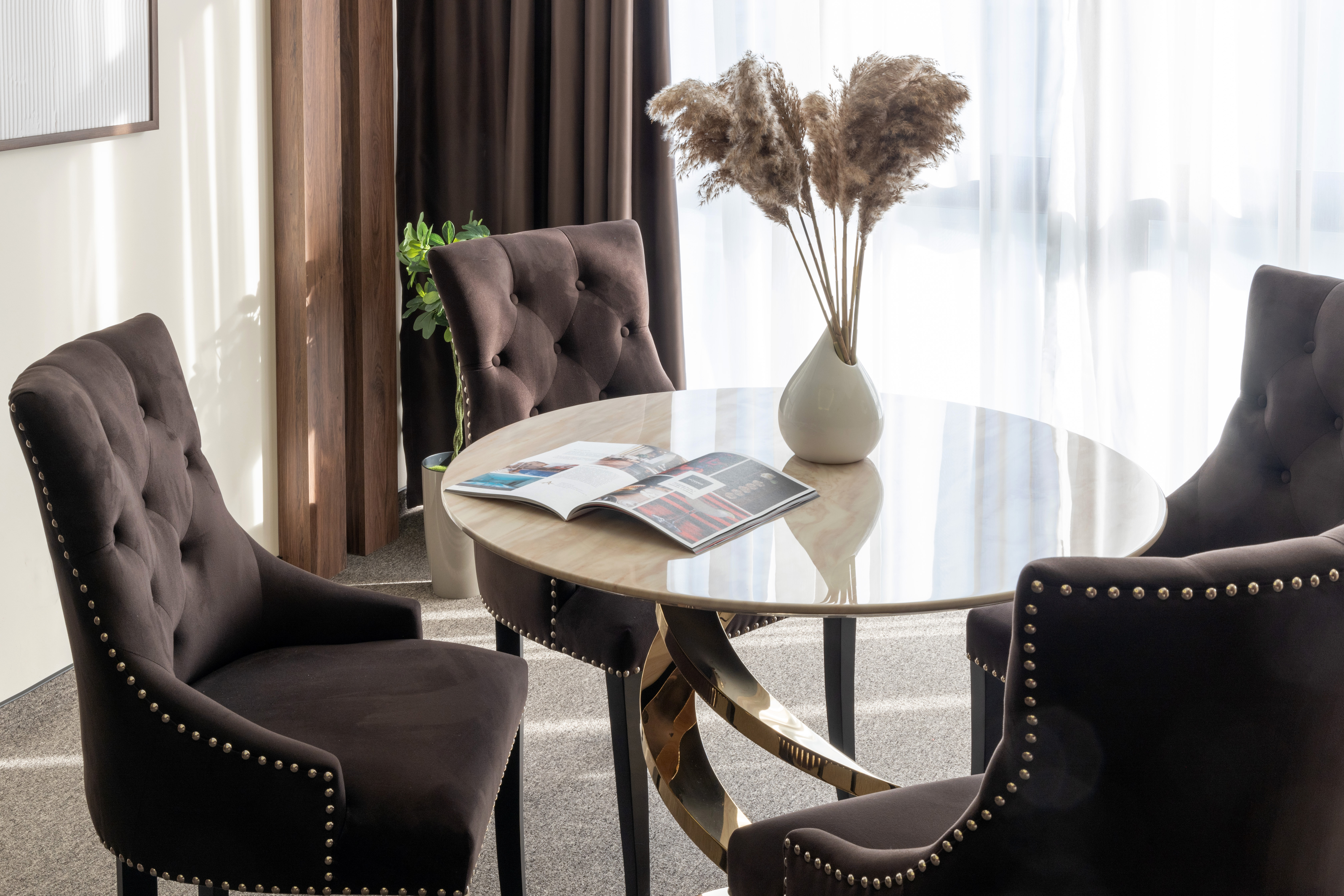 Стул велюровый серый 7