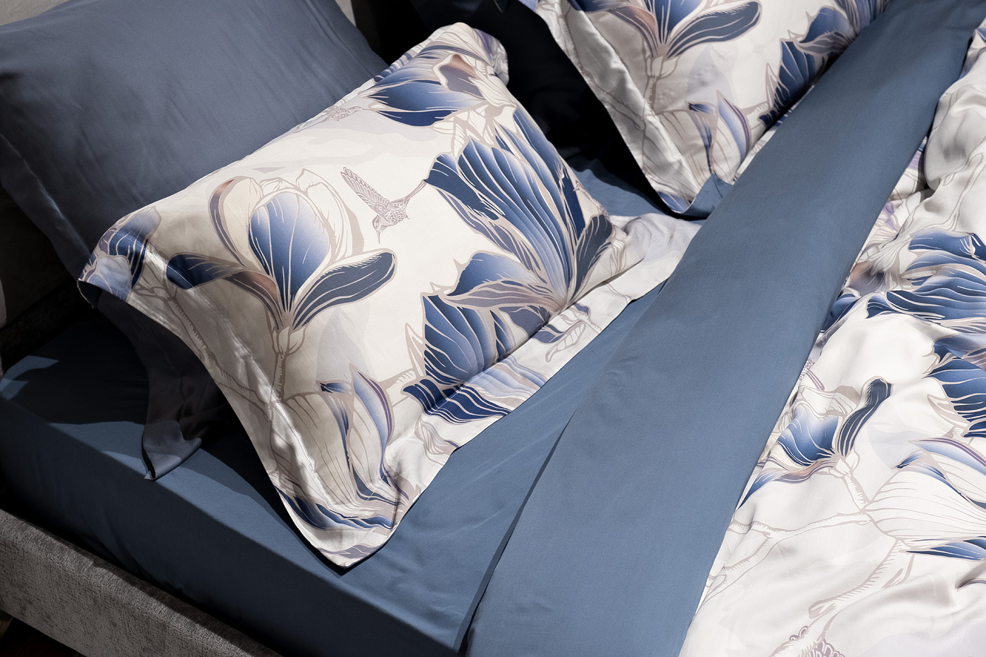 Простыня тенсель на резинке 160х200х30см синяя 2