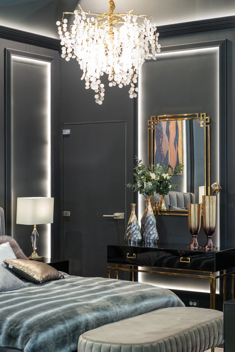 Зеркало прямоугольное в золотой раме 4