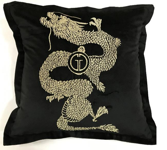Подушка декоративная с вышивкой «Дракон» черная 1