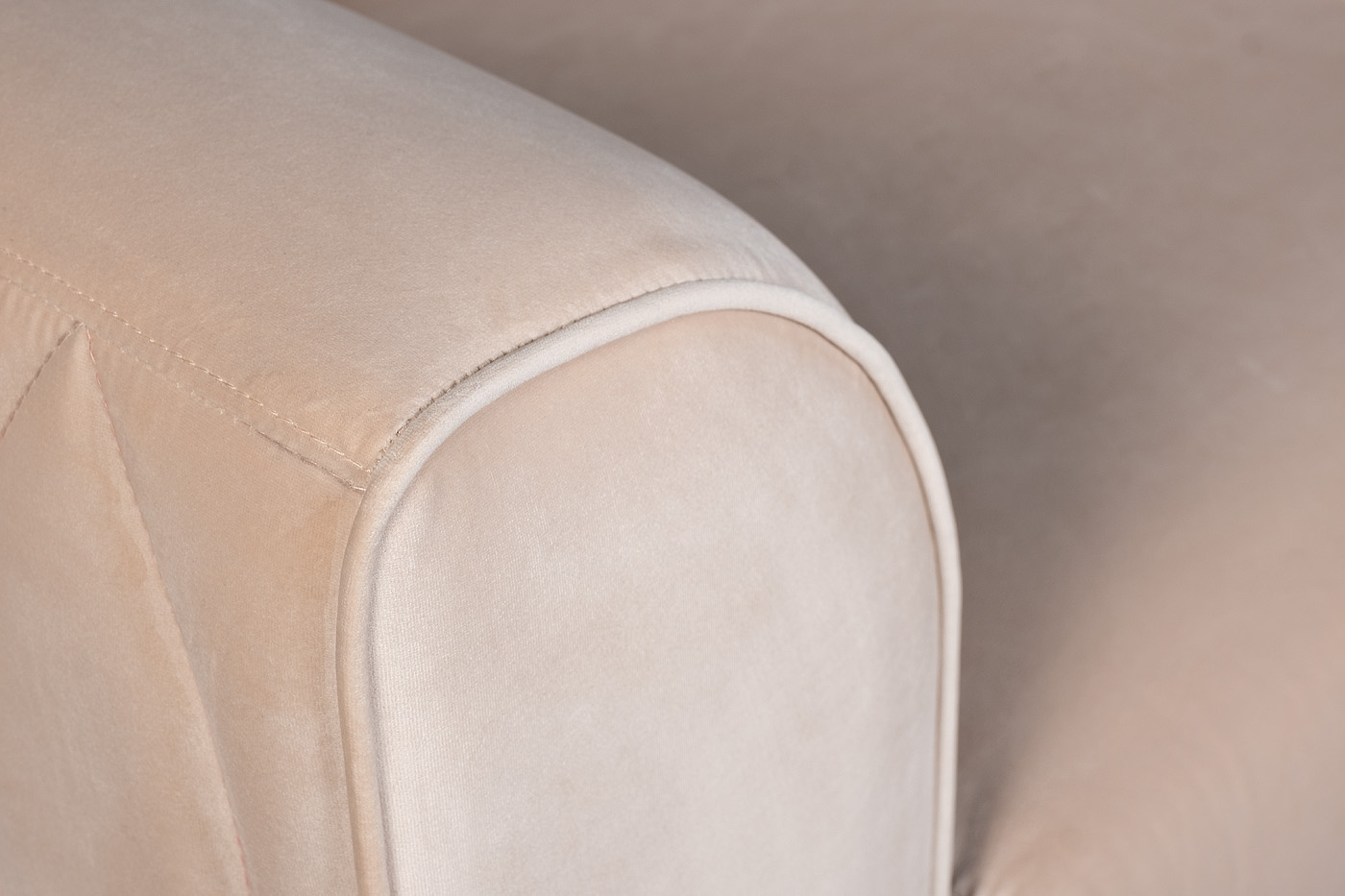 Кресло Люцерн (Lucerne) велюровое бежевое 4