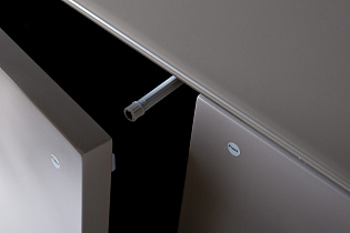 Комод со стеклянной столешницей