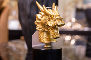 Статуэтка "Голова дракона" золотая