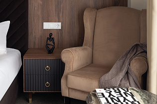 Тумбочка с выдвижными ящиками