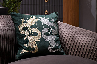 Подушка декоративная с вышивкой «Пара драконов» зеленая 2 (превью)