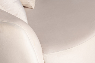 Диван трехместный велюровый бежевый