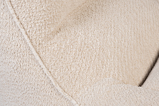 Кресло светло-бежевое