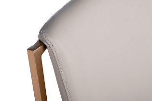 Стул из искусственной кожи серый