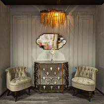 Консоль с зеркальными вставками