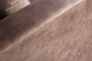 Диван двухместный велюровый бежевый