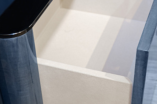 Стеллаж Чиваз (Chivaz) с полками из черного стекла