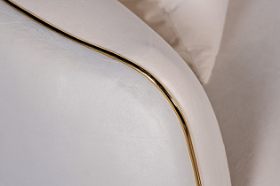 Диван двухместный велюровый бежевый с кантом