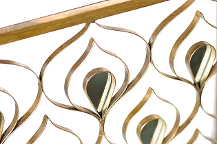 Консоль с зеркальными вставками