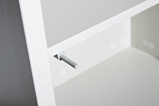 Шкаф-витрина со стеклянным фасадом бежевый