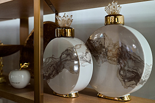 Ваза керамическая с крышкой белая (серый декор) 3 (превью)