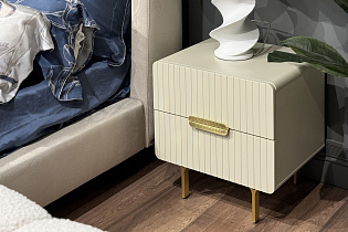 Тумбочка светло-бежевая