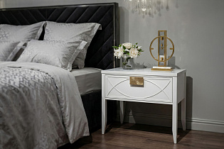 Тумбочка прикроватная с ящиком бежевая