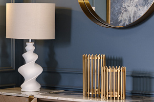 Лампа настольная с кремовым абажуром