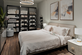 Кровать двуспальная бежевая