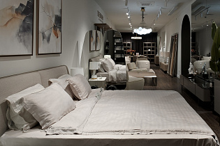 Кровать двуспальная бежевая