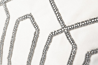 Подушка декоративная с бисером «Геометрия» белая 2 (превью)