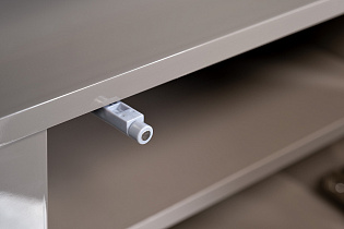 Тумба под телевизор с дверцами