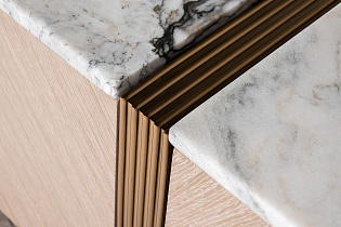 Тумба под телевизор светлый шпон/мраморная столешница